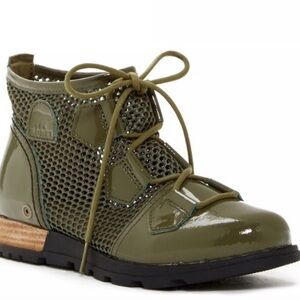 Sorel Green Boots with Mesh Panels and Lace-Up Design